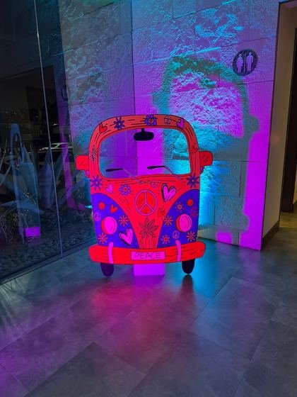 Combi de colores iluminada, parte de la decoración retro